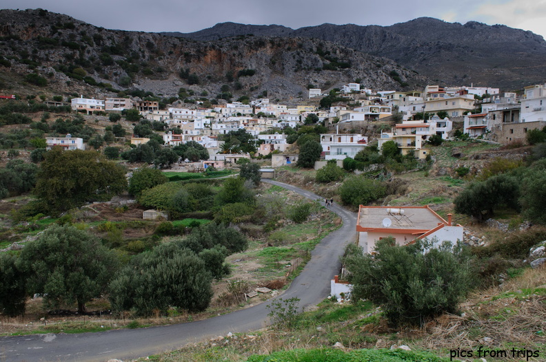 village in Crete2010d17c049.jpg